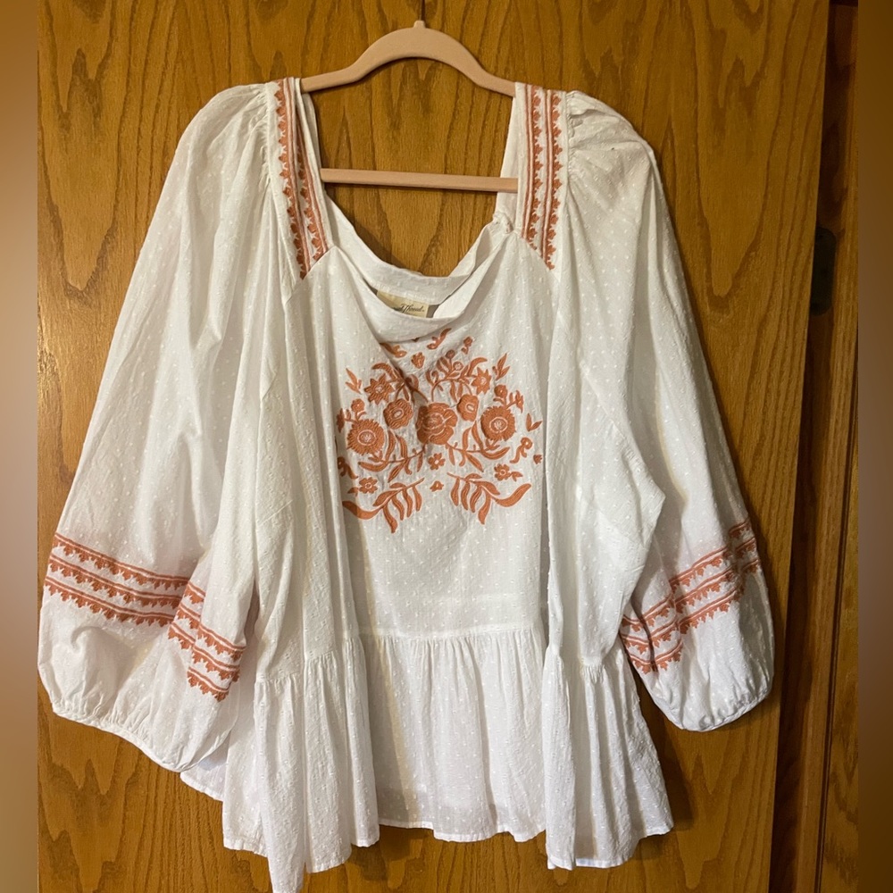 Universal Thread size 4x embroidered peasant top